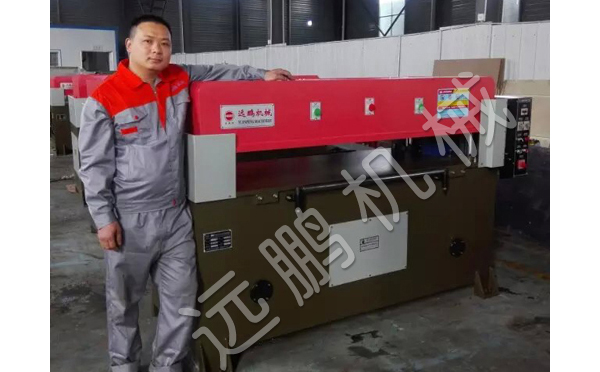 JMLP3-(50T-200T)大噸位精密四柱液壓裁斷機(jī) JMLP3-(50T-200T)大噸位精密四柱液壓裁斷機(jī)